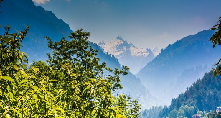 Majestic snowcapped mountains of Manali